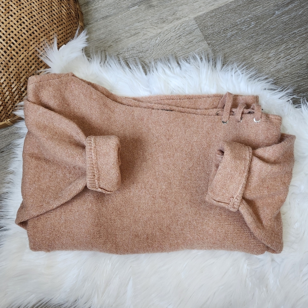 Guess Off shoulder sweater